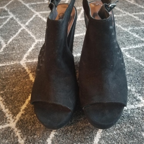 Brand New Carlos Santana Wedges - Picture 2 of 4